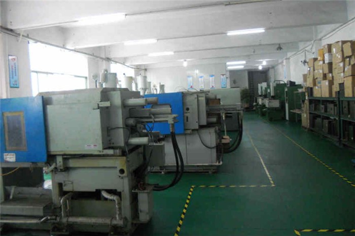 汽车配件模具厂_皇旗精密科技_东莞市汽车配件模具厂